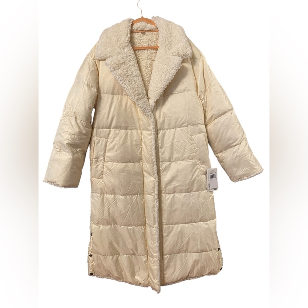 Michael Kors Quilted Ciré and Faux
Shearling Reversible Puffer
Coat- Women’s MED